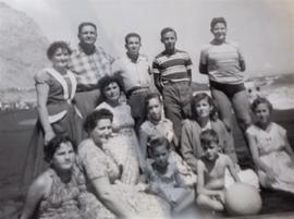 Familia Troncoso Muñoz en playa de Constitución