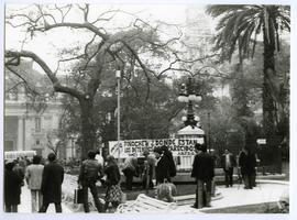 Fotografía de lienzo "Pinochet ¿Dónde están los Detenidos Desaparecidos? Hasta encontrarlos&...