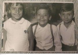 Luis Guajardo junto a sus hermanos