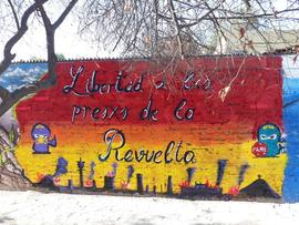 Mural libertad a los presos de la Revuelta