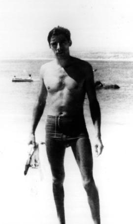 Eduardo Lara Petrovich en la playa