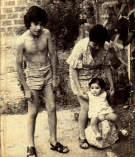 Hermanos de Juan Chacón con su sobrina